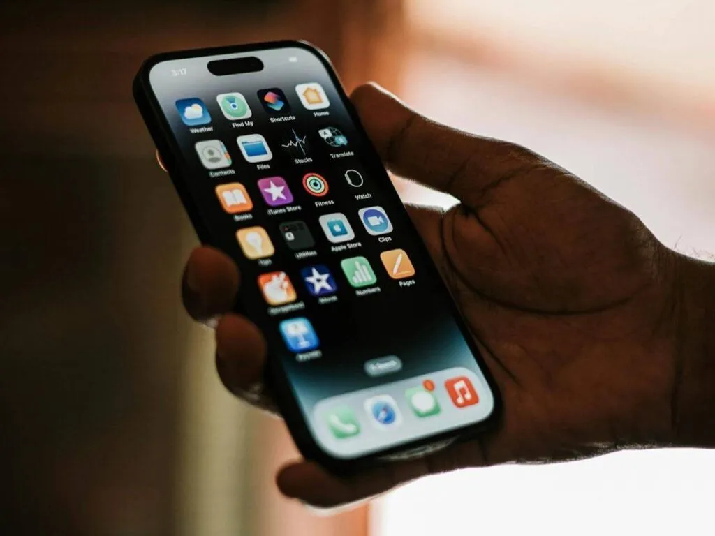 Whatever appears on your device shows up simultaneously on the second screen.
